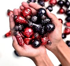 25 Pieces Black and Red Glass Ornaments For Tree Decoration